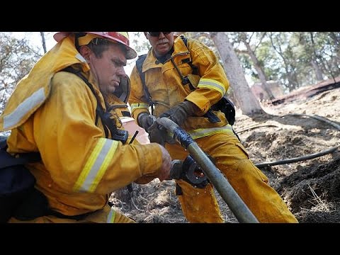 شاهد تدمير عشرات المنازل مع امتداد حريق للغابات إلى بلدة شمال كاليفورنيا