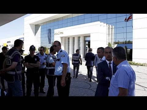الشرطة التركية تداهم مكاتب مجموعة لها صلة بفتح الله جولن